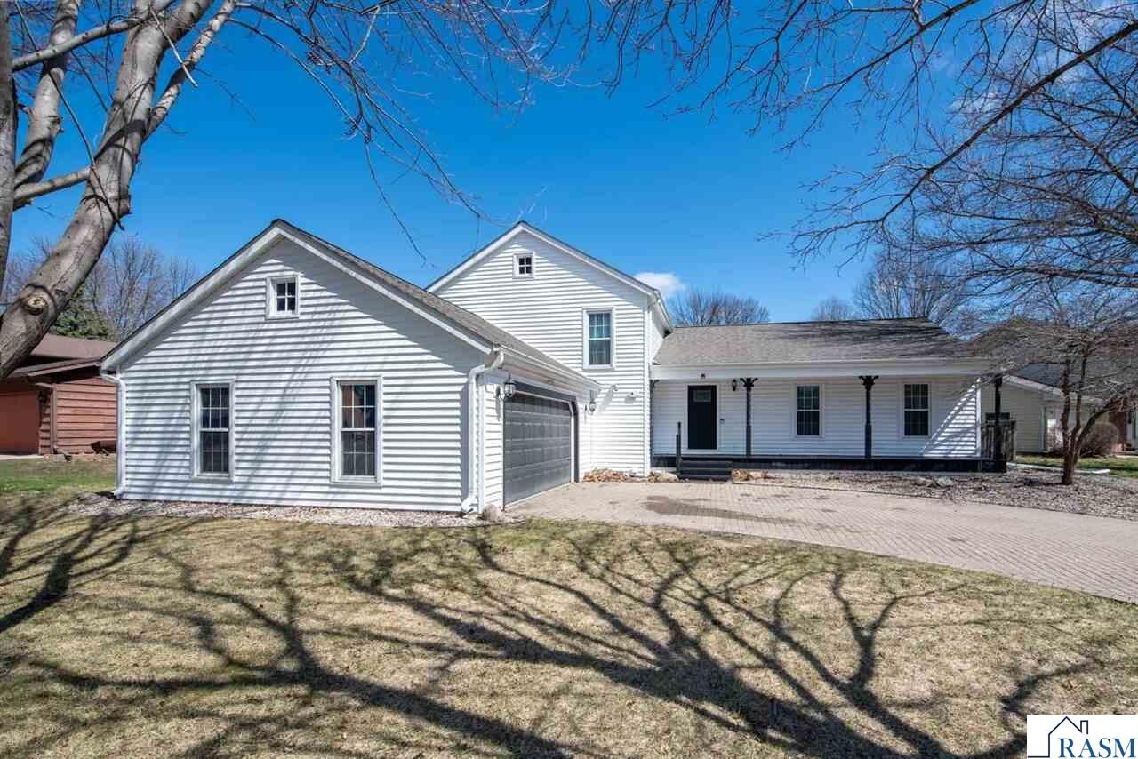 Property Photo: 1037 Oak Terrace Drive MN 56003