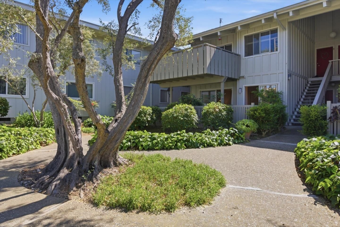 Property Photo:  255 South Rengstorff Avenue 7  CA 94040 