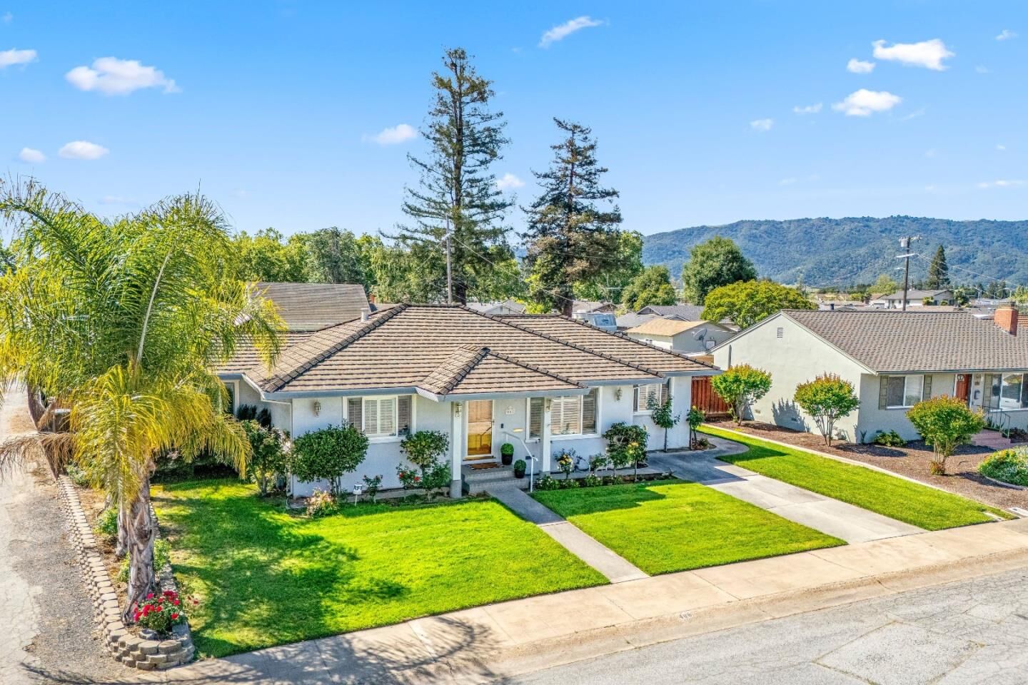 Property Photo: 408 La Sierra Way CA 95020