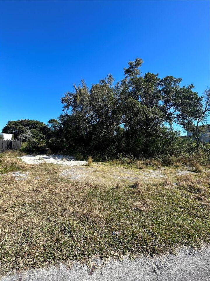 Property Photo:  21840 SW 112th Ct  FL 33170 