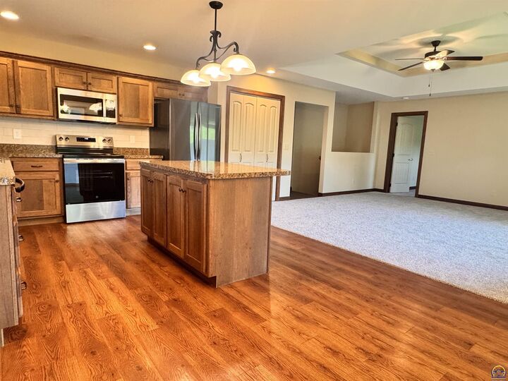 Property Photo: 6005 SW 44th St KS 66610