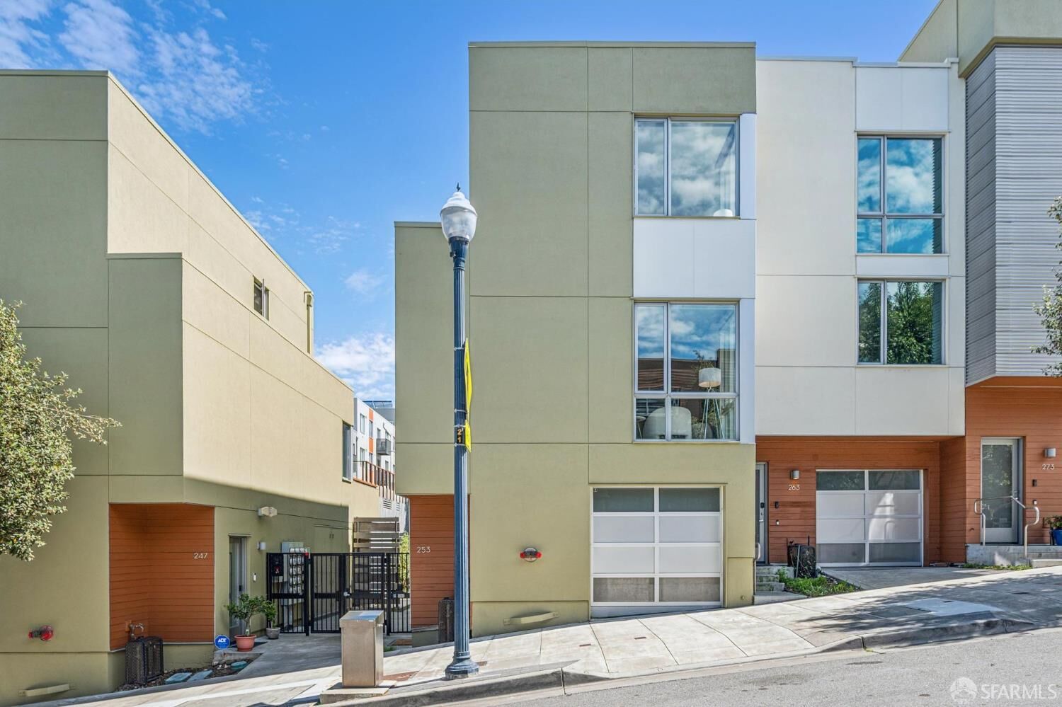 Property Photo: 253 Friedell Street CA 94124