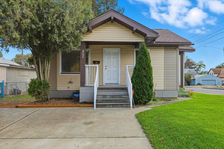Property Photo: 1529 W Nora Ave WA 99205