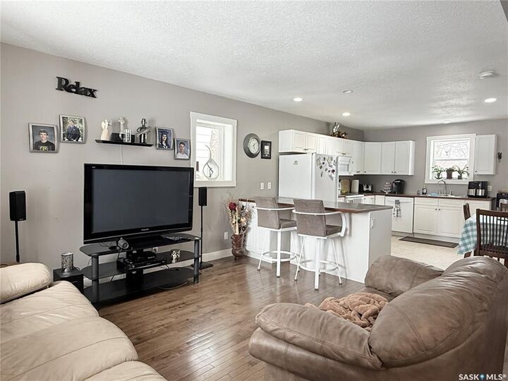 Property Photo: 326 5th Avenue W SK S0A 2P0