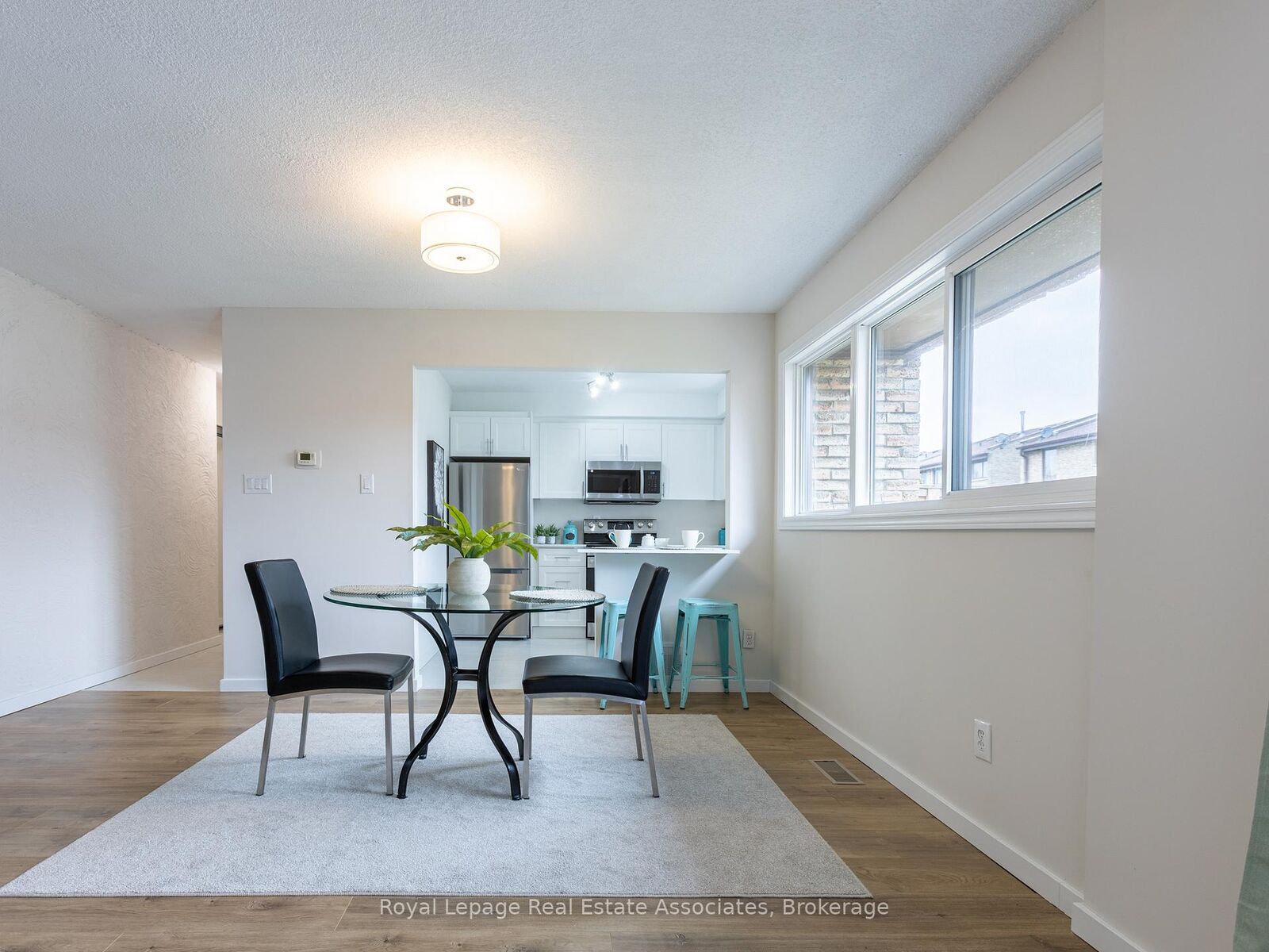 Property Photo: 2605 Woodchester Drive 57 ON L5K 2E3