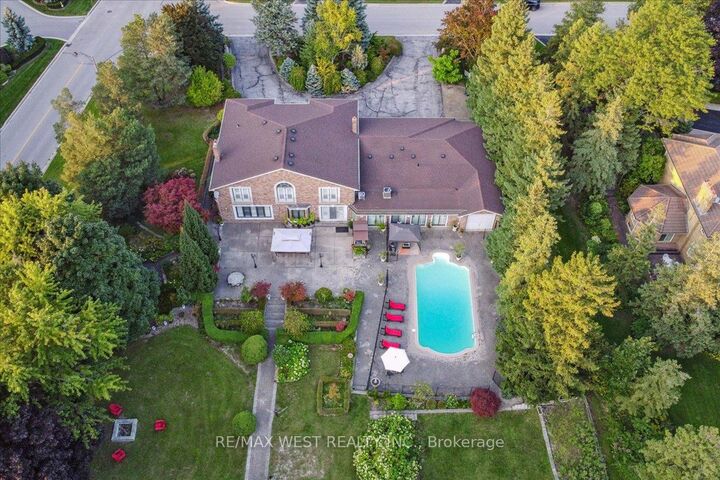 Property Photo: 190 Sandys Drive ON L4L 3E3