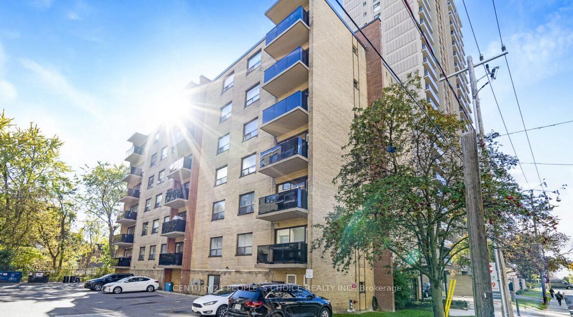 Photo de la propriété: 839 Roselawn Avenue 202 ON M6B 1B5