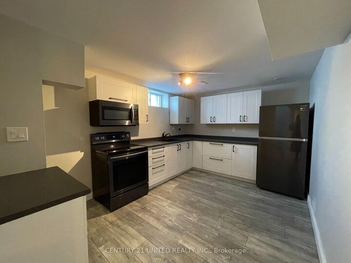 Photo de la propriété:  685 Armour Road Lower  ON K9H 1Z5 