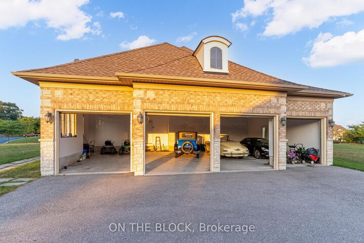 Property Photo:  24 Whitewood Drive  ON L4A 1R9 