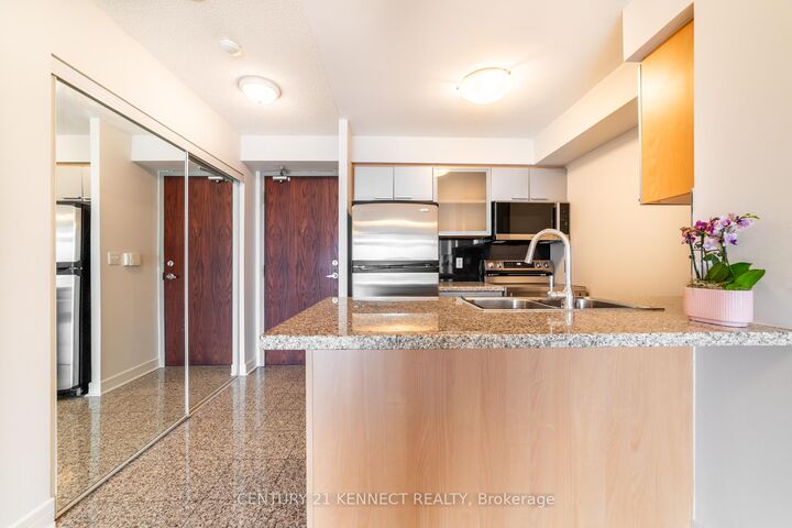 Property Photo:  16 Harrison Garden Boulevard 1710  ON M2N 7J6 