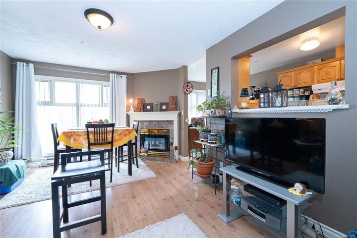 Property Photo:  2527 Quadra St 307  BC V8T 4E1 