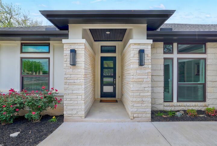 Property Photo: 705 Pheasant Meadow TX 78642