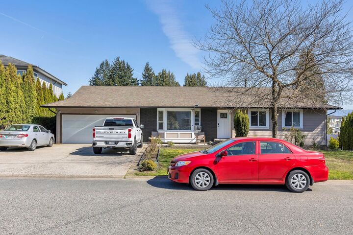 Property Photo: 2046 Majestic Crescent BC V2T 3G1
