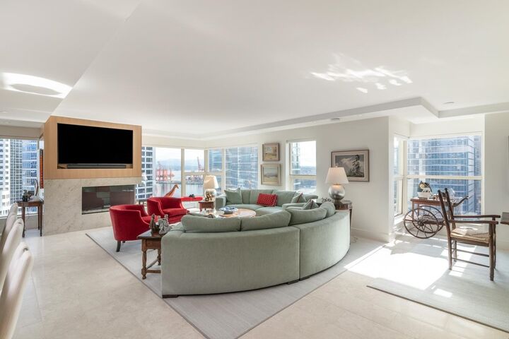 837 W Hastings Street 1402 — photo 1