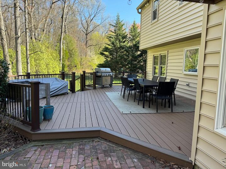 Property Photo:  300 Robin Hood Drive  PA 19067 