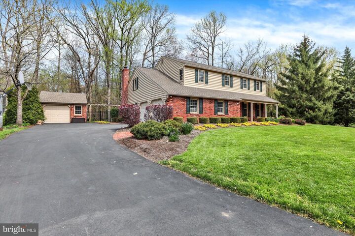 Property Photo:  300 Robin Hood Drive  PA 19067 