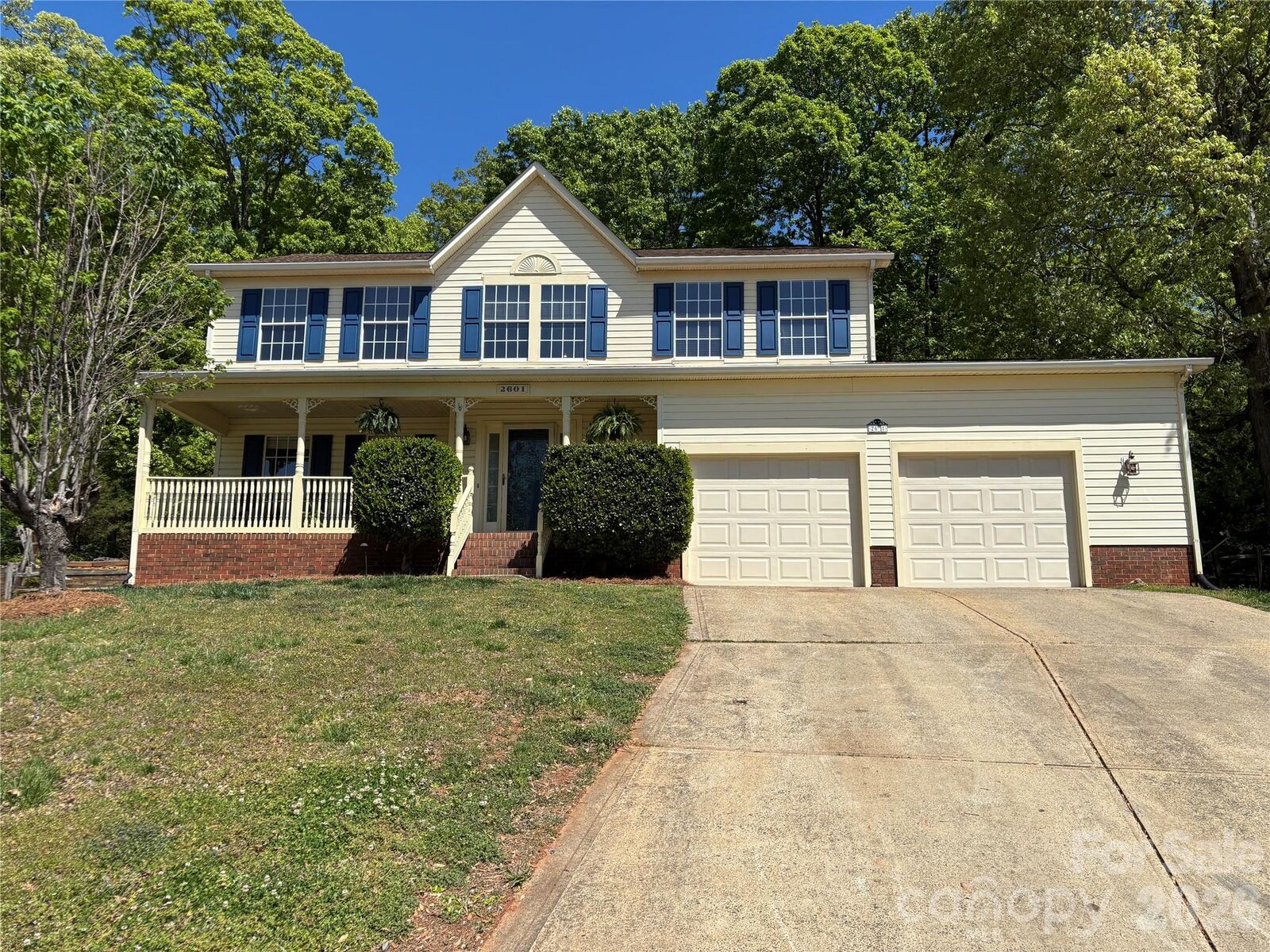Property Photo:  2601 Yarrow Road  NC 28213 