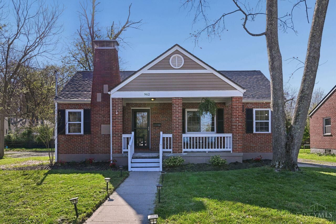 Property Photo: 962 Helen Street OH 45150