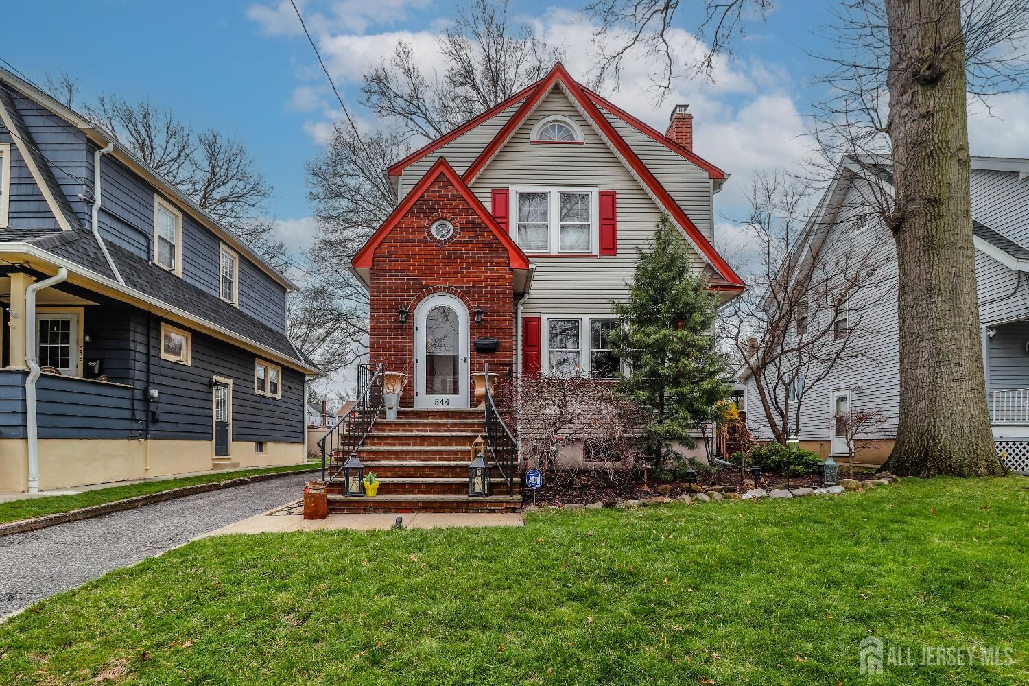 Property Photo:  544 W Meadow Avenue W  NJ 07065 