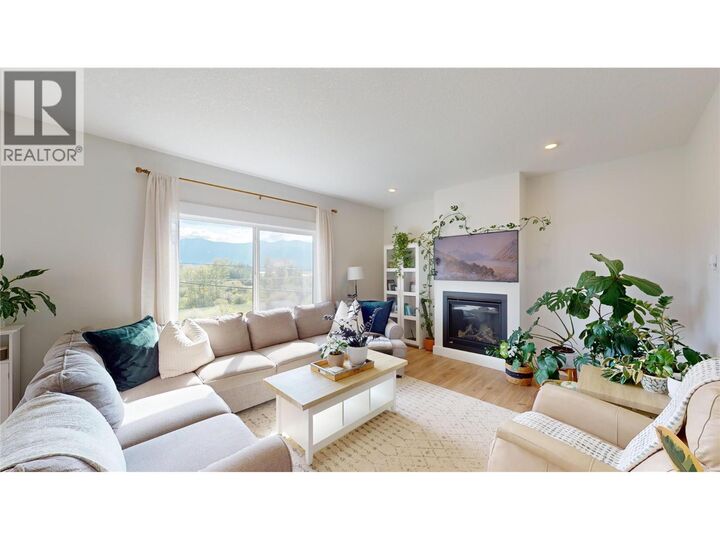 Property Photo: 825 Selkirk Drive BC V0B 1G3