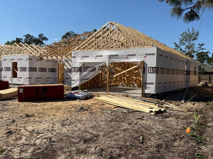 Property Photo:  565 W Pine Street  FL 32569 