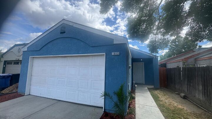 Property Photo:  1813 Josephine Avenue  CA 93212 