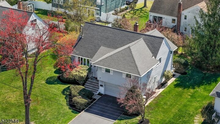 Property Photo:  407 Cayuga Way  NJ 07090 