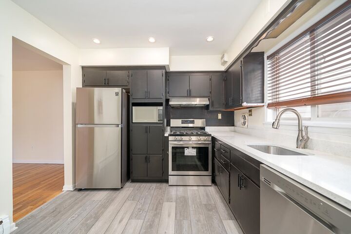 Property Photo:  121 Ogden Ave 2  NJ 07307 