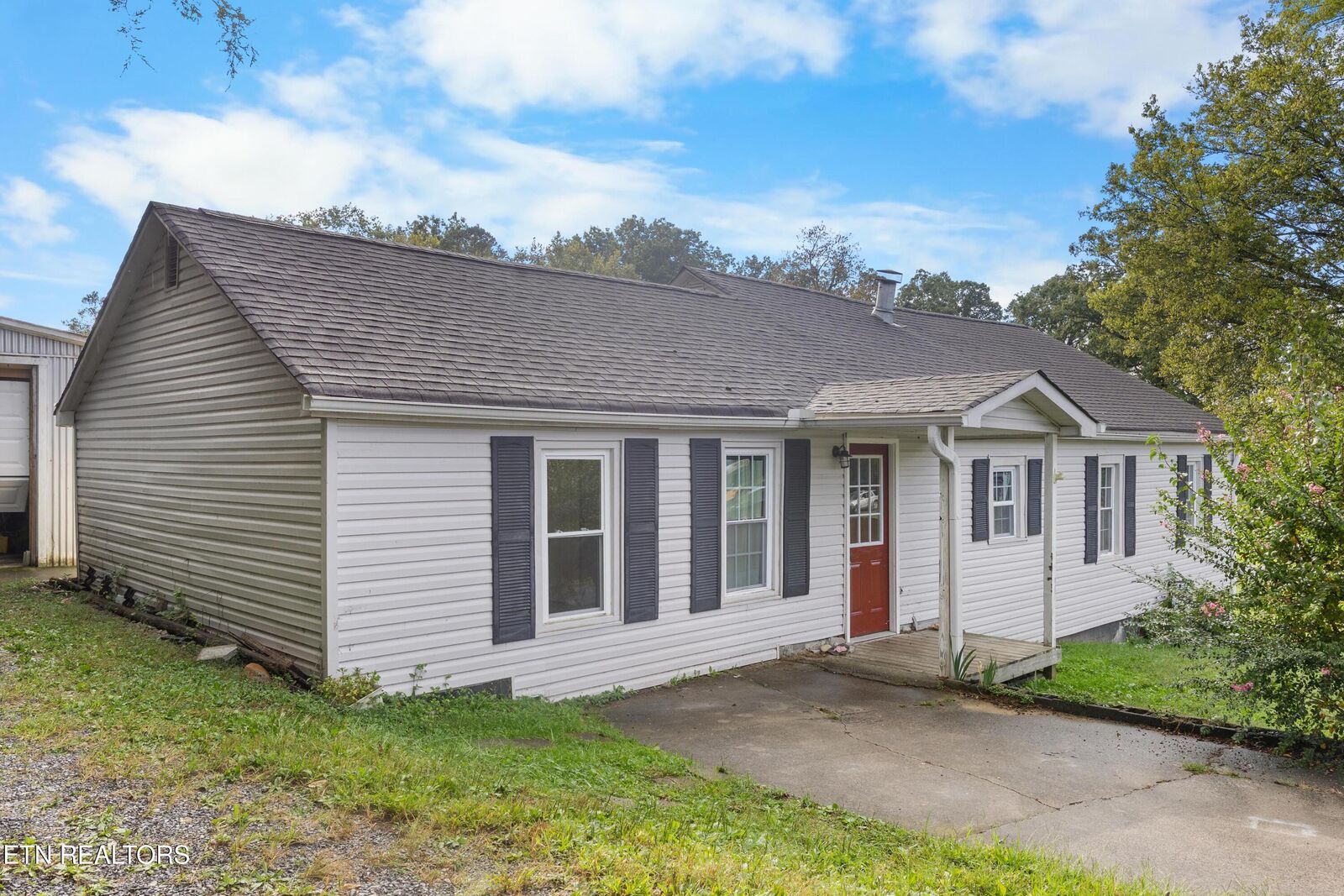Property Photo: 4854 Co Op Rd TN 37853