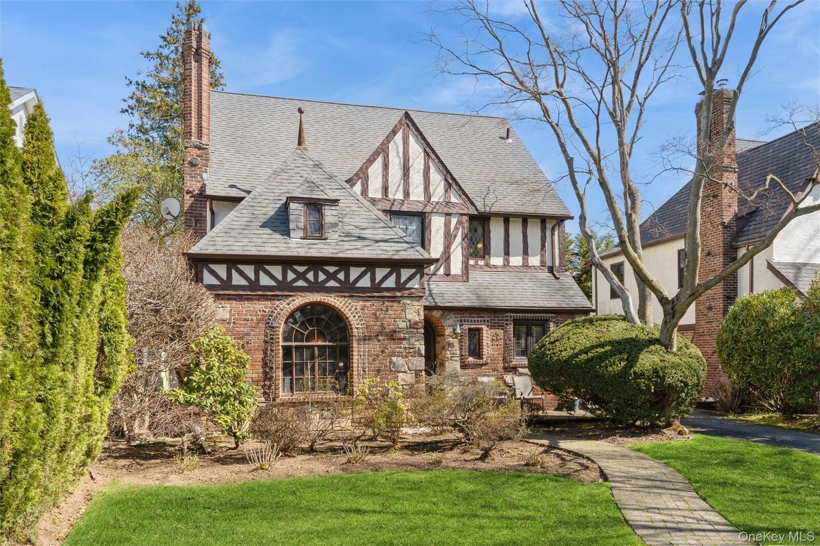 Property Photo:  63 Marlborough Court  NY 11570 