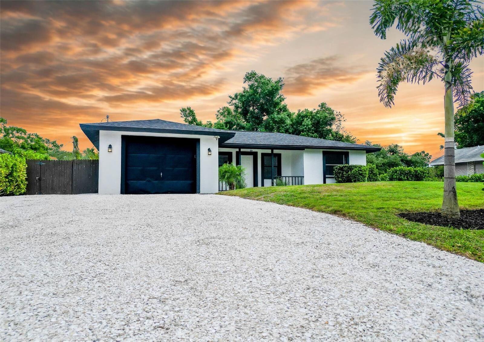 Property Photo: 629 Albritton Avenue FL 34232