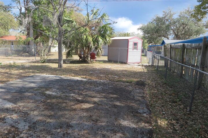 Property Photo: 1045 SE 19th Street FL 32641