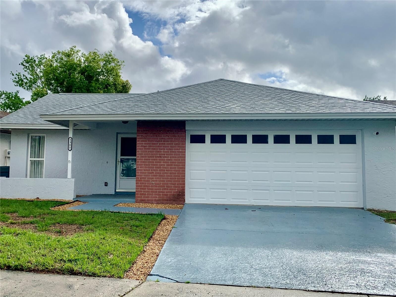 Property Photo: 1385 San Diego Court FL 32708