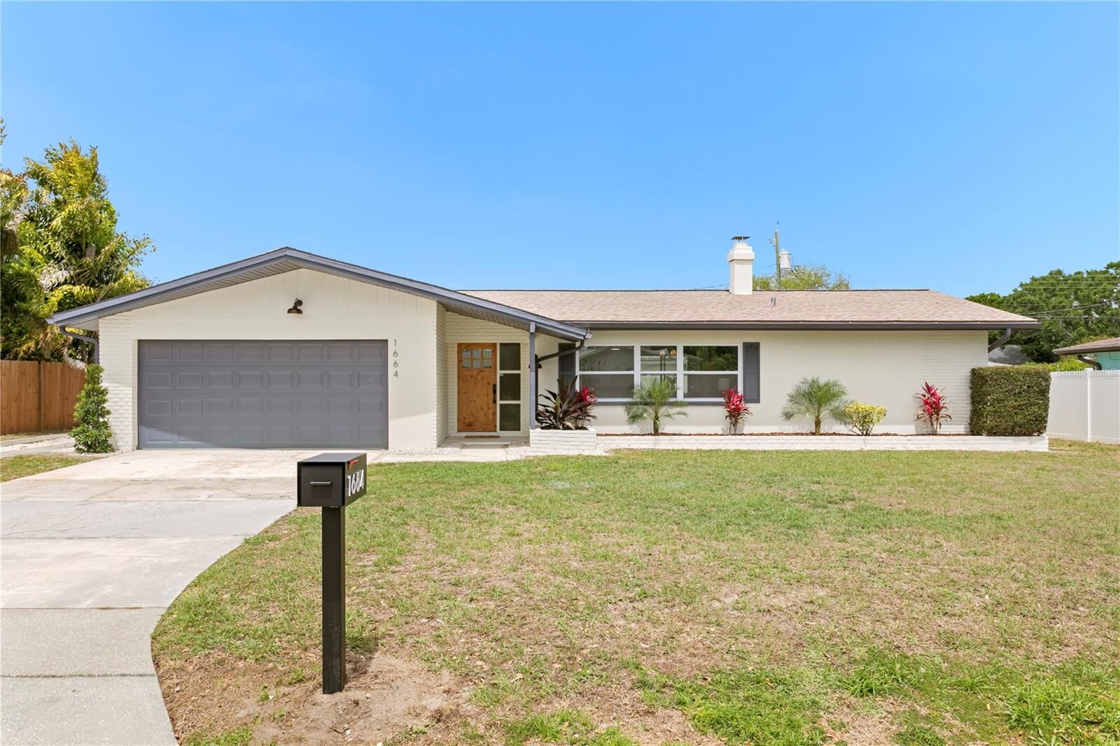 Property Photo:  1664 Whitewood Drive  FL 33756 