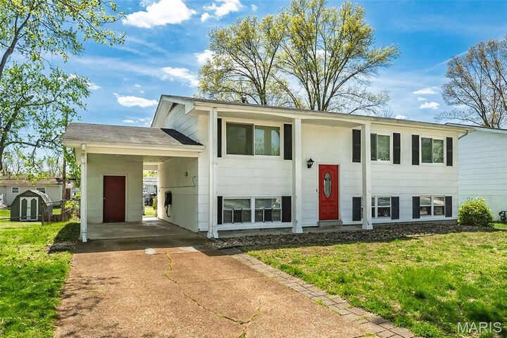 Property Photo:  28 James Court  MO 63021 