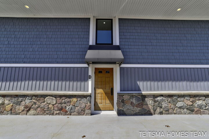 Property Photo: 400 Lakeview Court MI 49456