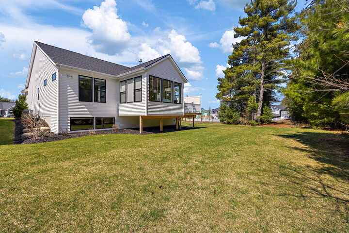 Property Photo:  14692 Pine Dew Drive  MI 49417 