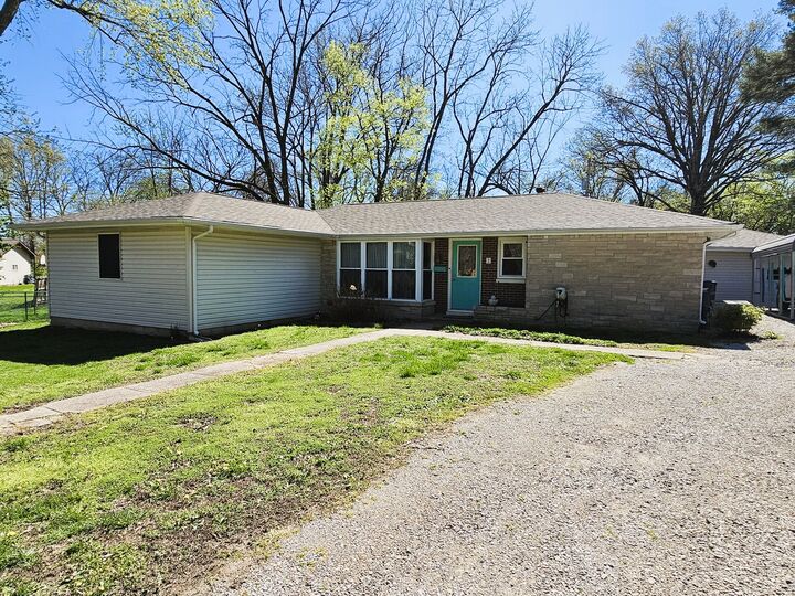 Property Photo:  2 Lincoln Drive  IL 62864 