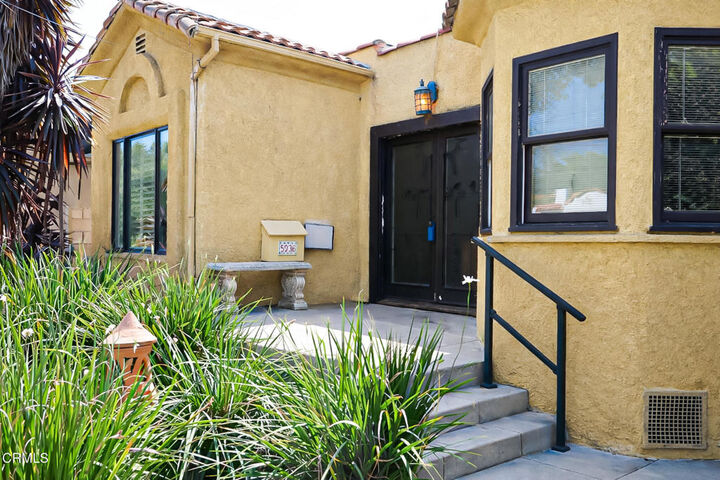 Property Photo: 8936 Dorrington Avenue CA 90048