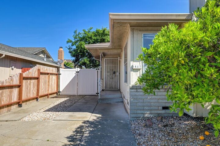 Property Photo:  1402 Keagle Way  CA 95242 