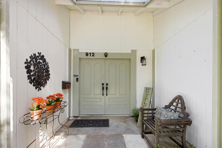 Property Photo: 912 Los Robles CA 95618