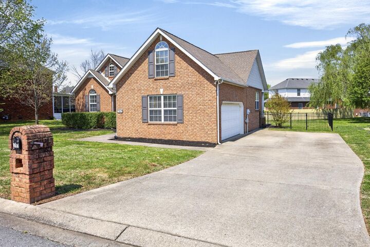 Property Photo:  197 Red Jacket Trce  TN 37127 