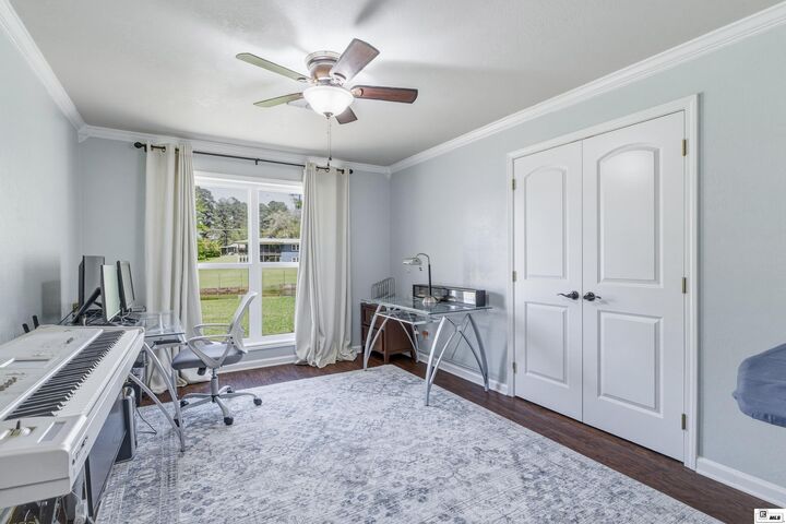 Property Photo: 2802 Lakeview Drive LA 71270