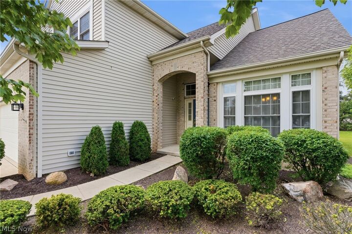 Property Photo:  15220 Chestnut Oak Lane  OH 44149 