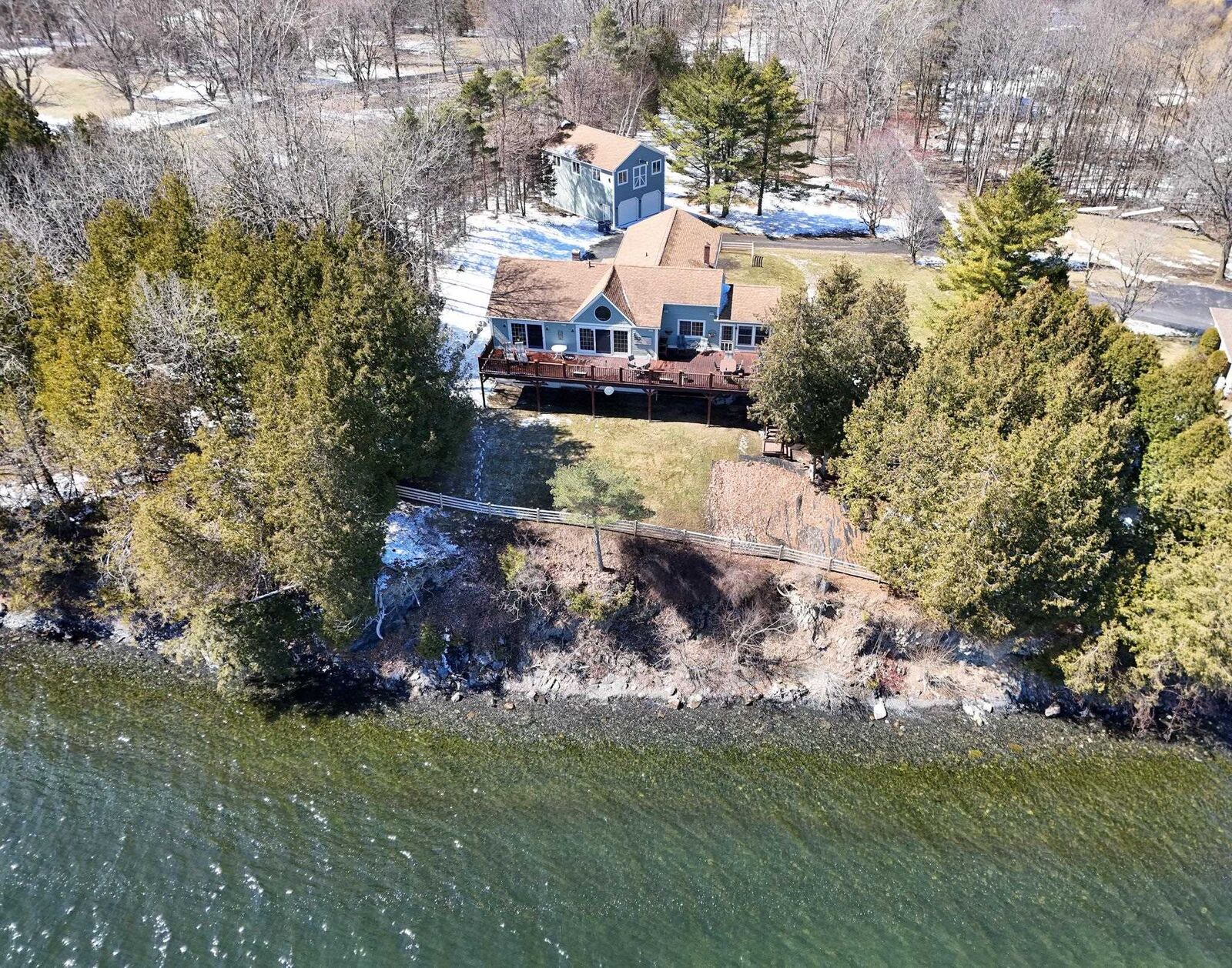 Property Photo:  25 Cavendish Cove  VT 05486 