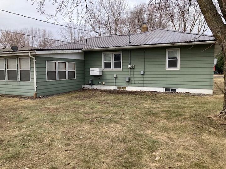 Property Photo:  633 Stearns Avenue  MN 56362 