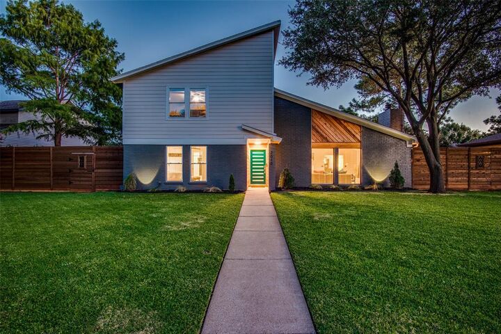 Property Photo: 2010 Heatherbrook Drive TX 76051