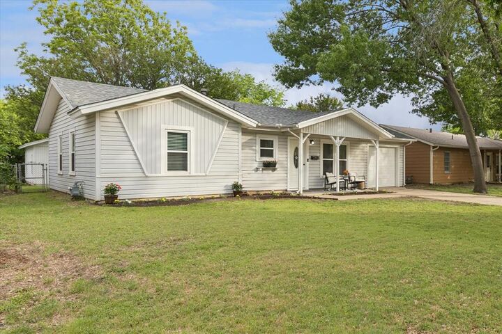 Property Photo: 112 Murphy Road TX 76028
