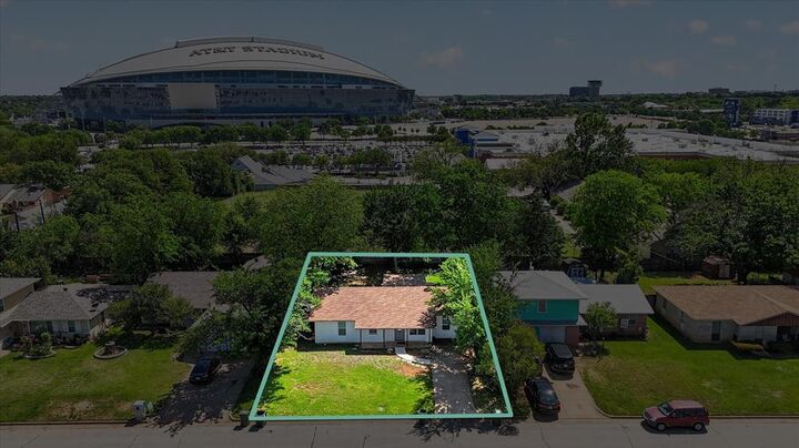 Property Photo:  1004 Woodbrook Street  TX 76011 