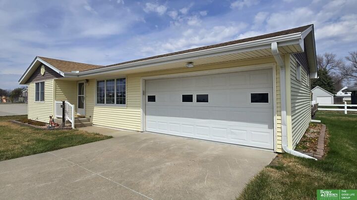 Property Photo: 208 E O Street NE 68401